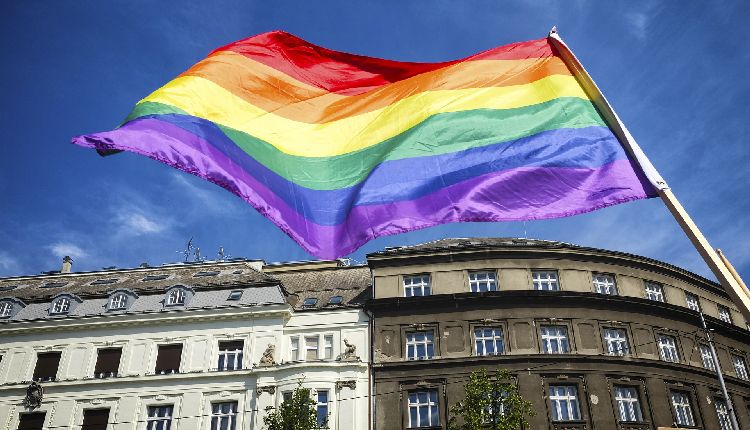 terapia ormonale transgender gratuita